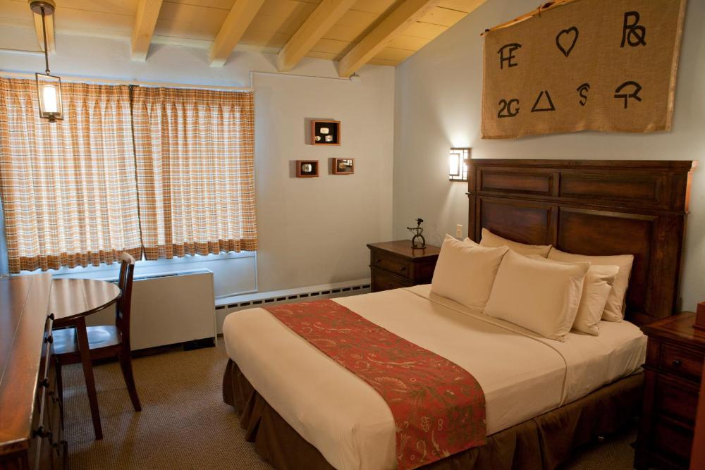Deluxe King Room interior